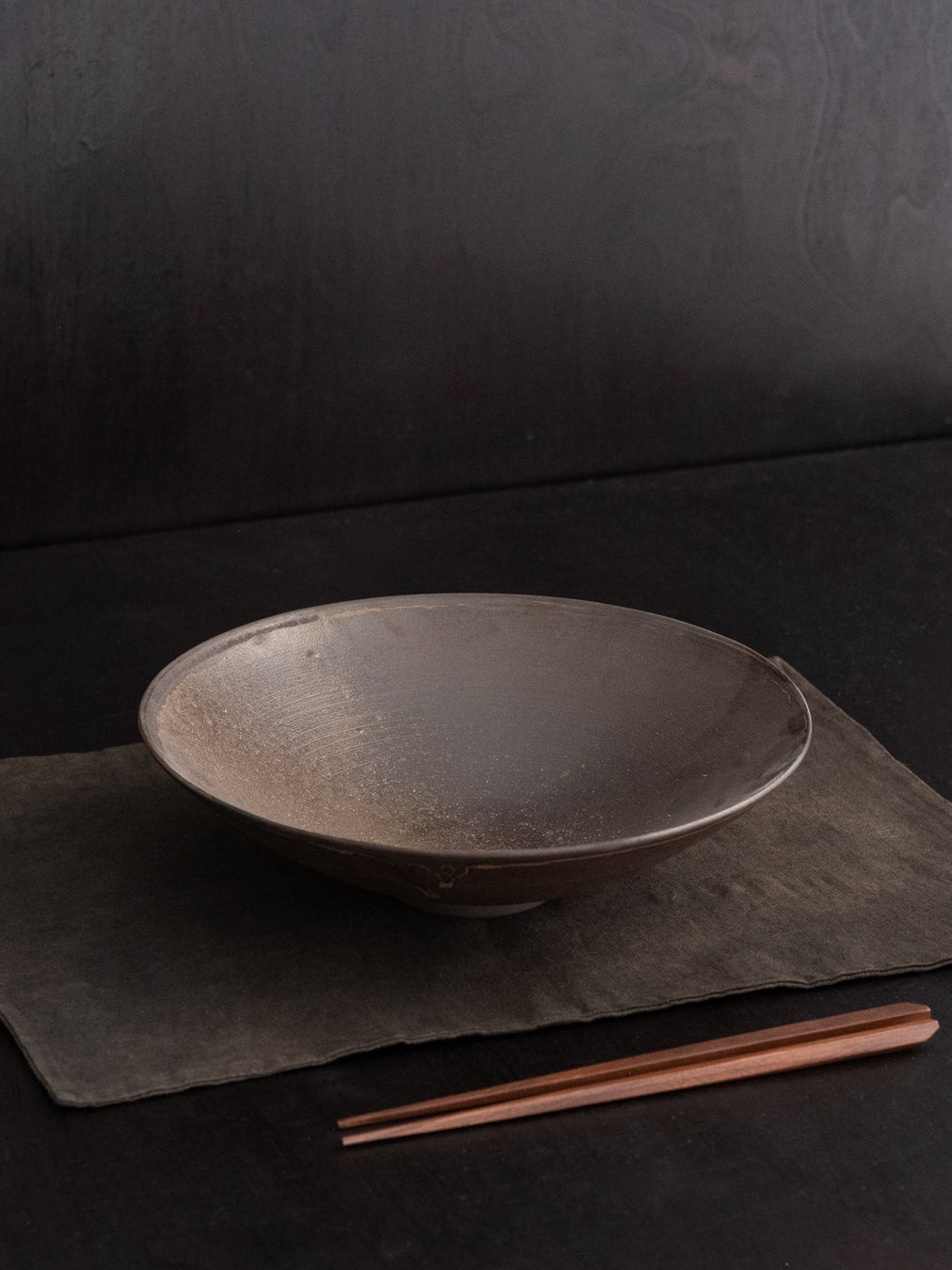 Grand conic bowl in black clay