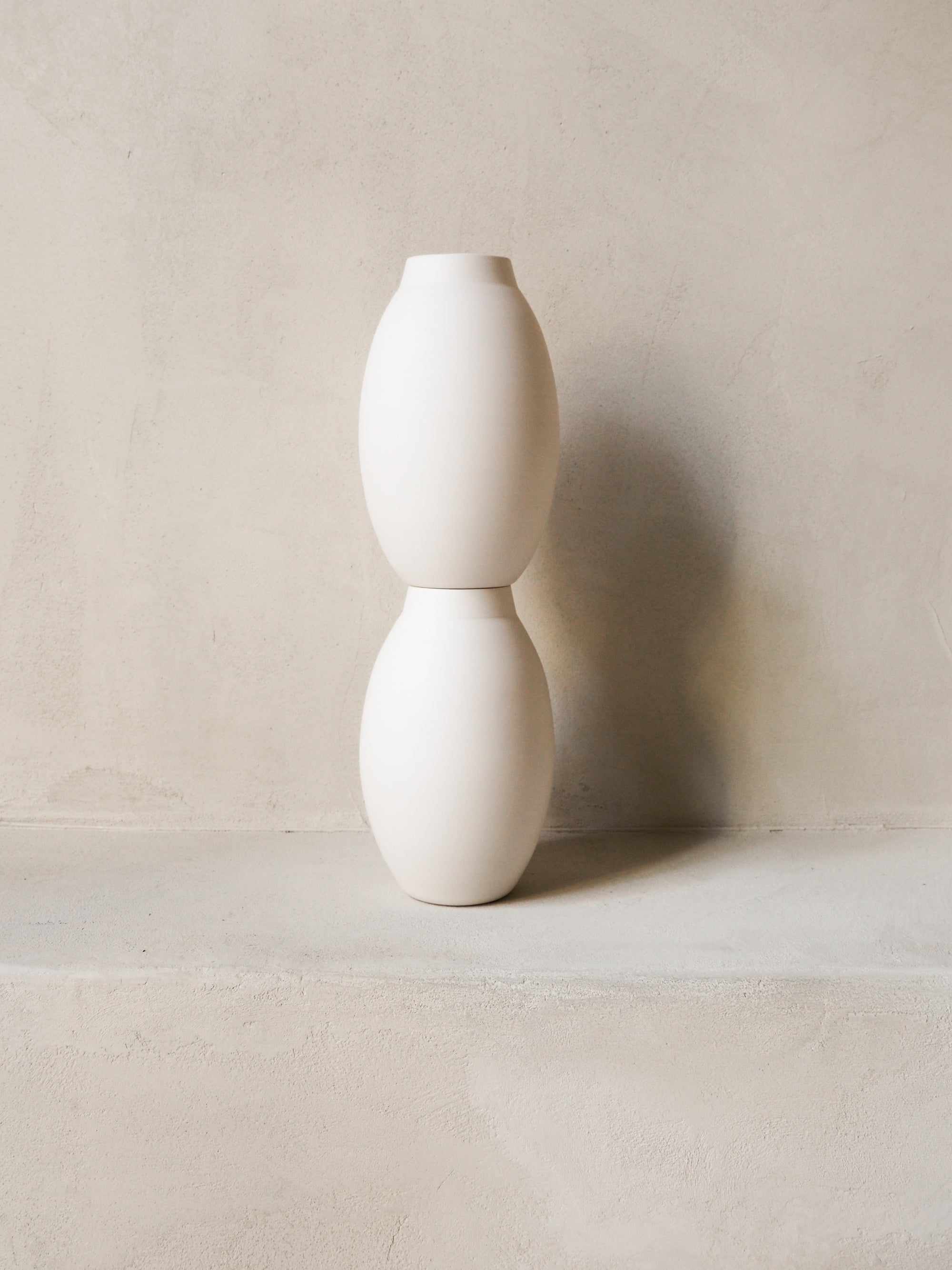 BIG CLAY VASE ( WHITE )