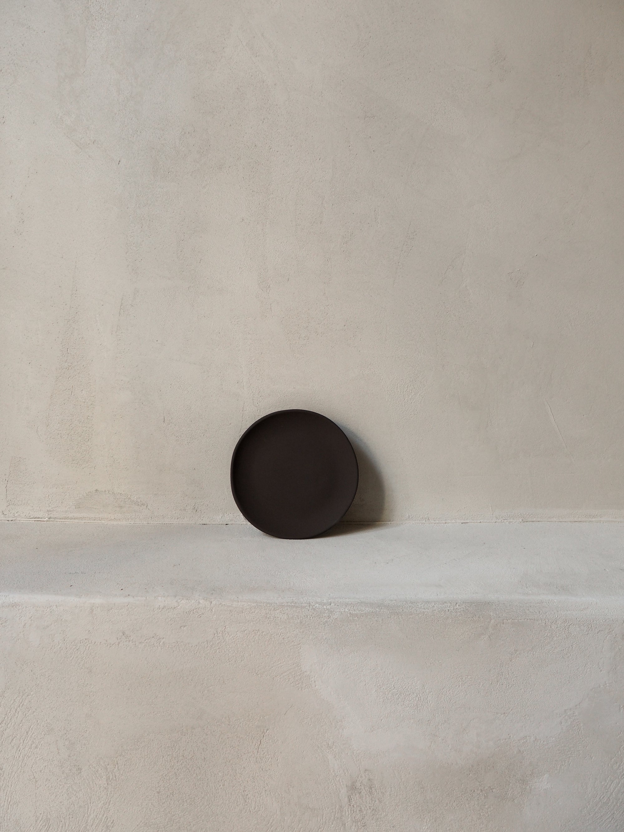 ROUND BLACK TRAY