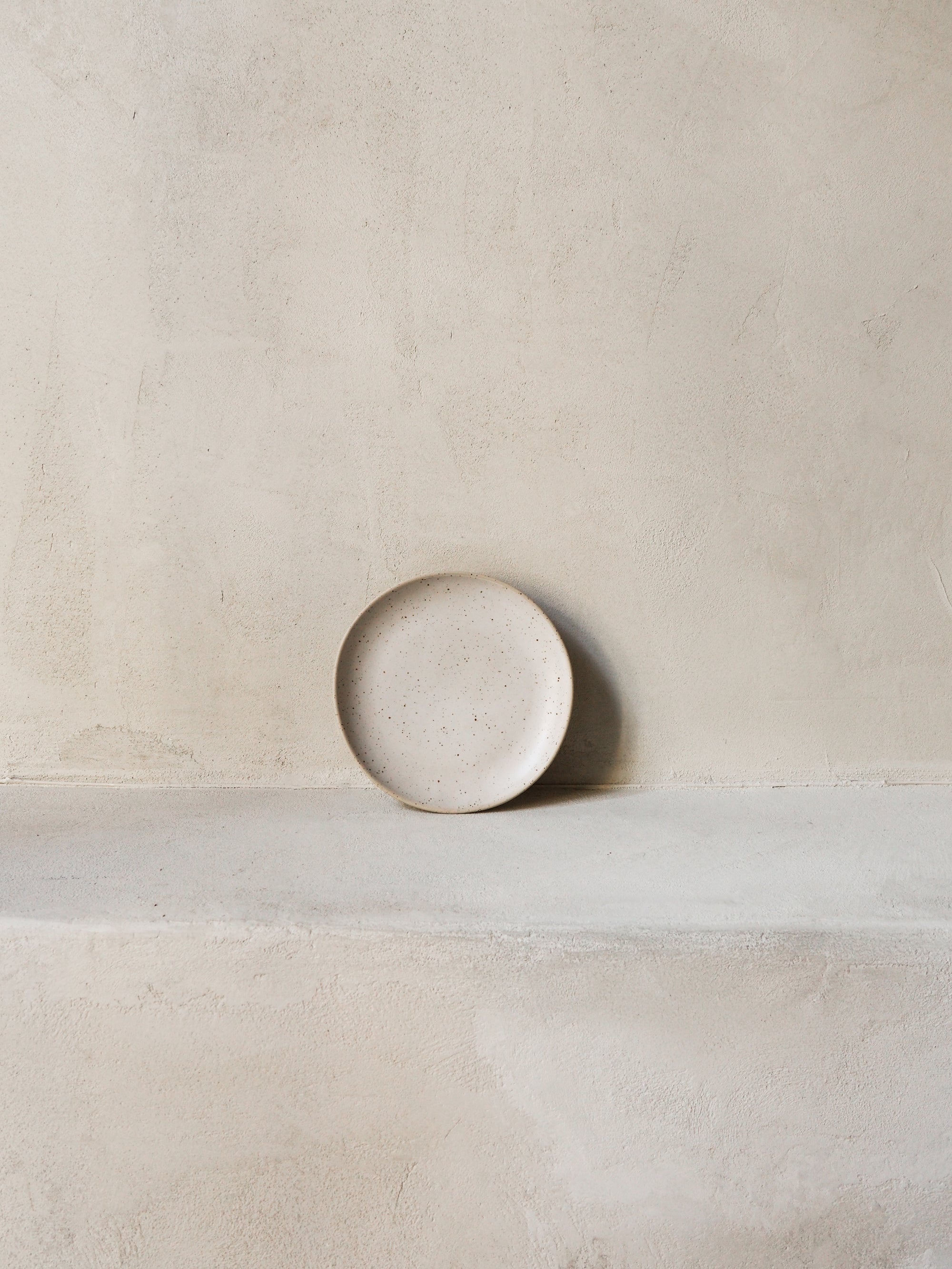 ROUND SPECKLED TRAY