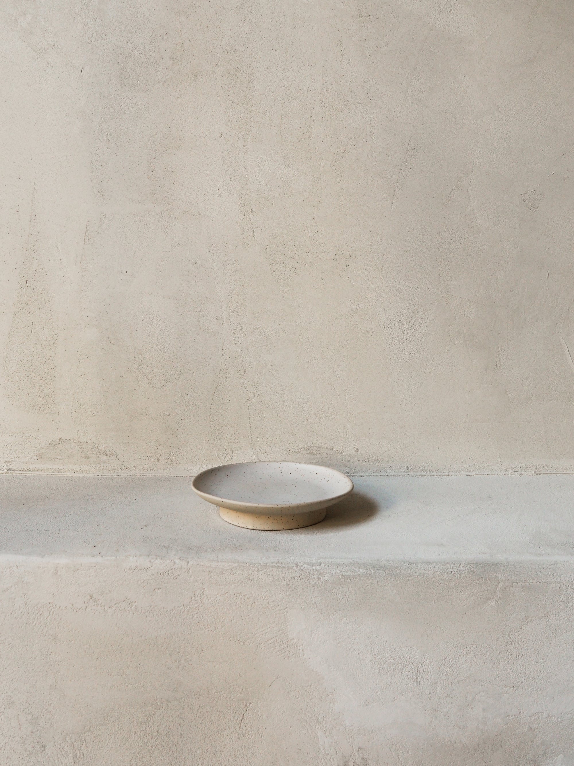 ROUND SPECKLED TRAY